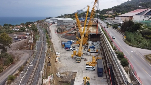 Noleggio Gru e Autogru Sicilia Lavori di montaggio TBM Cefalù Imbocco galleria naturale dei lavori di raddoppio linea ferroviaria.